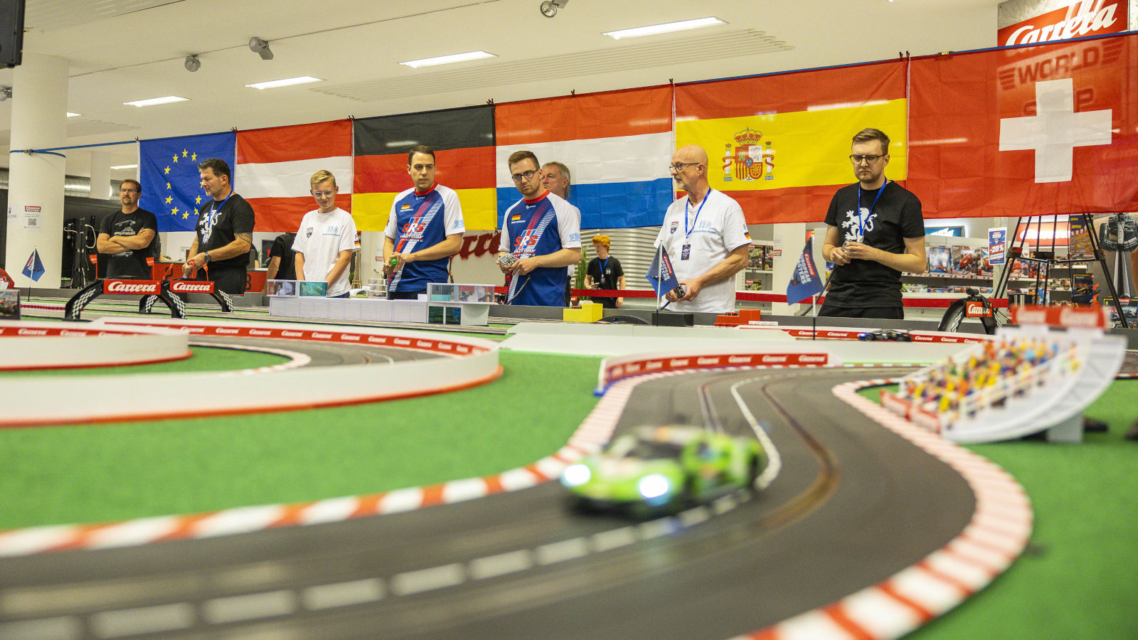 Carrera Digital 124 Fahrzeug bei den European Masters in der Carrera World in Österreich